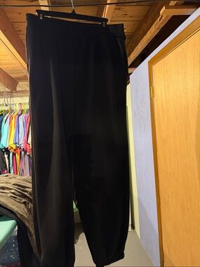 Women’s 2xl Black Athletic Jogger Pants poly elastane never worn New